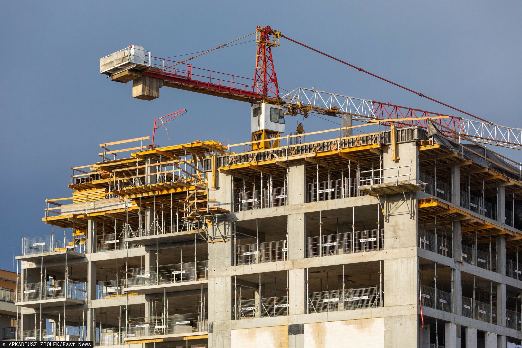 Deweloperzy są wstrzemięźliwi w budowie mieszkań - wskazują eksperci HRE Investments