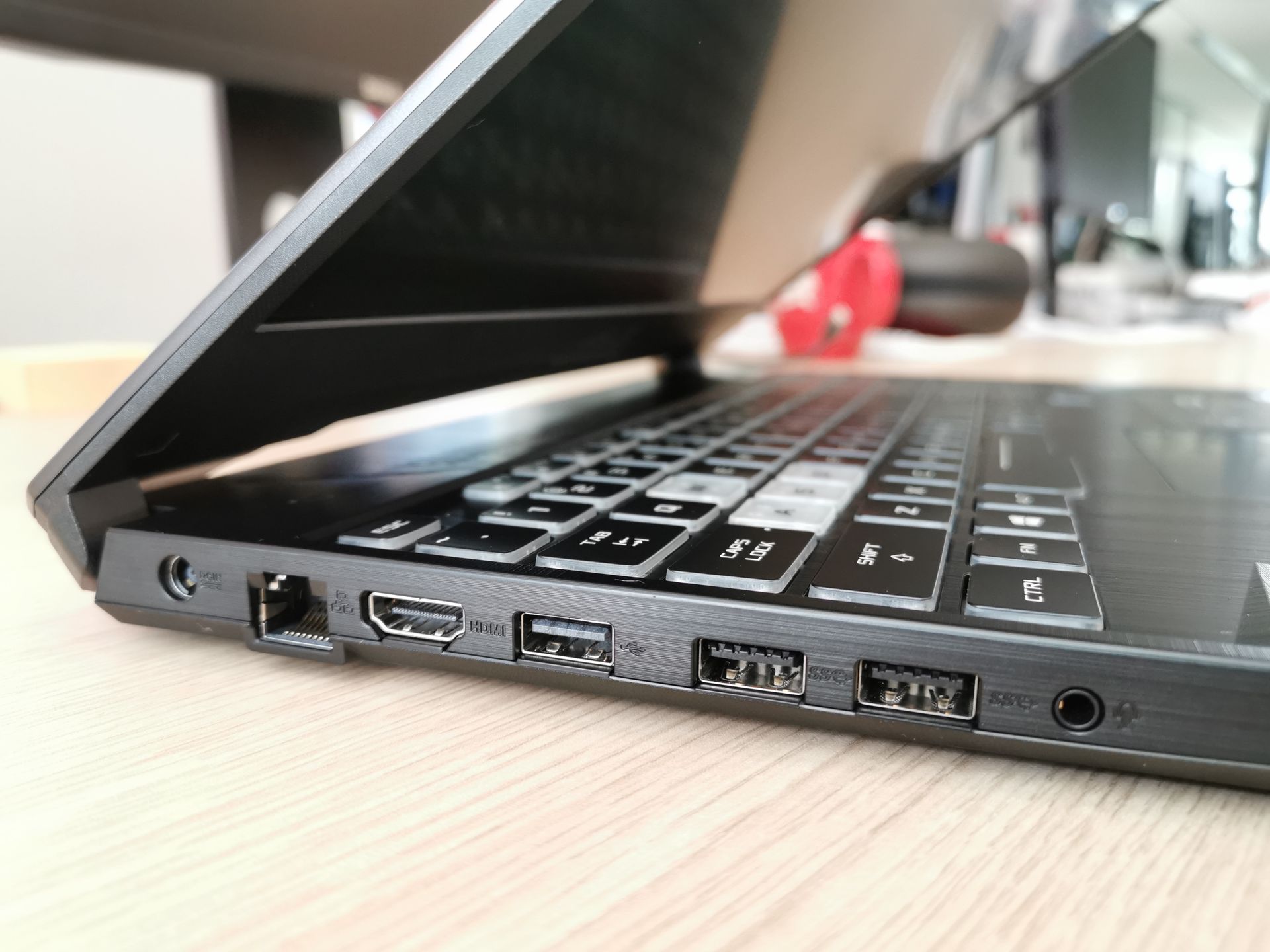ASUS TUF Gaming FX505DU – test. Laptop dla graczy z procesorem AMD i grafiką Nvidii 4