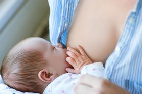 Koronawirus. Czy matka karmiąca piersią może zarazić dziecko? Ekspert wyjaśnia 
