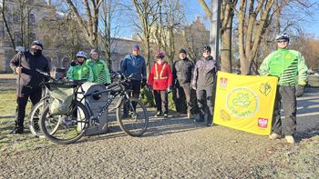 Aleksandrów Kujawski: Cykliści z Włocławka przemierzają szlaki drewnianej architektury