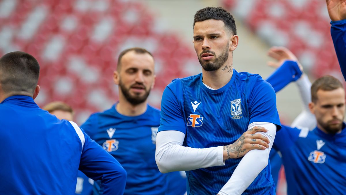WARSAW, POLAND - 2022/05/01: Kristoffer Velde (R2) of Lech in action during the official training session of Lech Poznan before Fortuna Polish Cup final match between Lech Poznan and Rakow Czestochowa at PGE National Stadium. (Photo by Mikolaj Barbanell/SOPA Images/LightRocket via Getty Images)