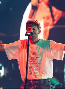 Czy fani Louis'ego Tomlinsona byli gotowi na bliskie spotkanie z idolem? Jak ocenili nowy system kolejkowania? [VIBEZ IN LINE]