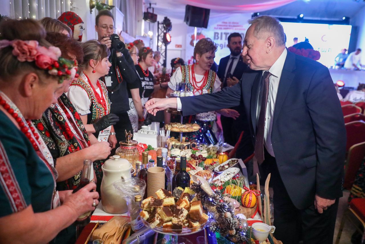 Pakiet dla polskiej wsi. Kowalczyk: będą to dziesiątki miliardów złotych co roku