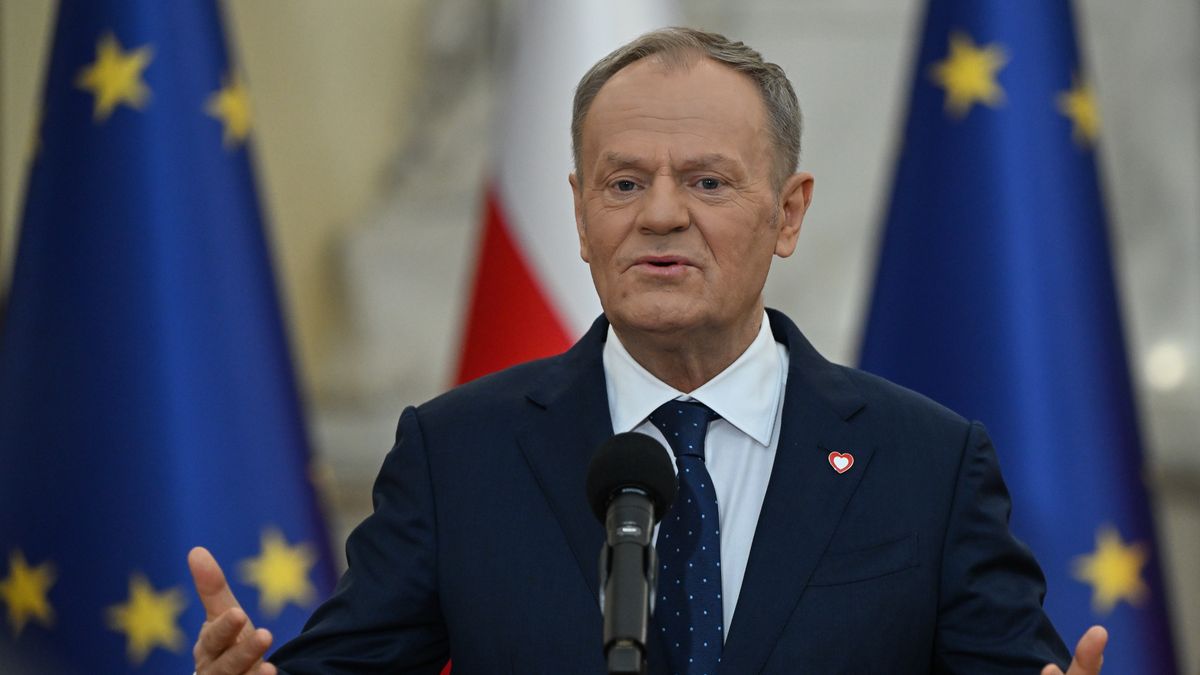 WARSAW, POLAND  JANUARY 9:Polish Prime Minister Donald Tusk addresses the media during a press conference at the Prime Minister's Office, in Warsaw, Poland, on January 9, 2026. (Photo by Artur Widak/NurPhoto via Getty Images)