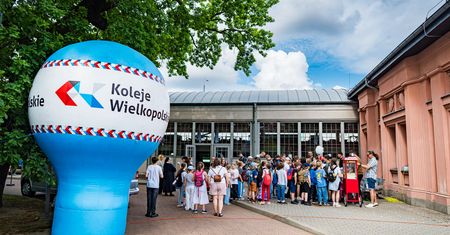 Od Dnia Dziecka po Bałtyk – Koleje Wielkopolskie rozpędzają lato pełne atrakcji