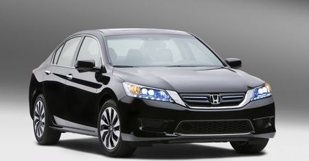 2014 Honda Accord Hybrid spala średnio 5 l/100 km