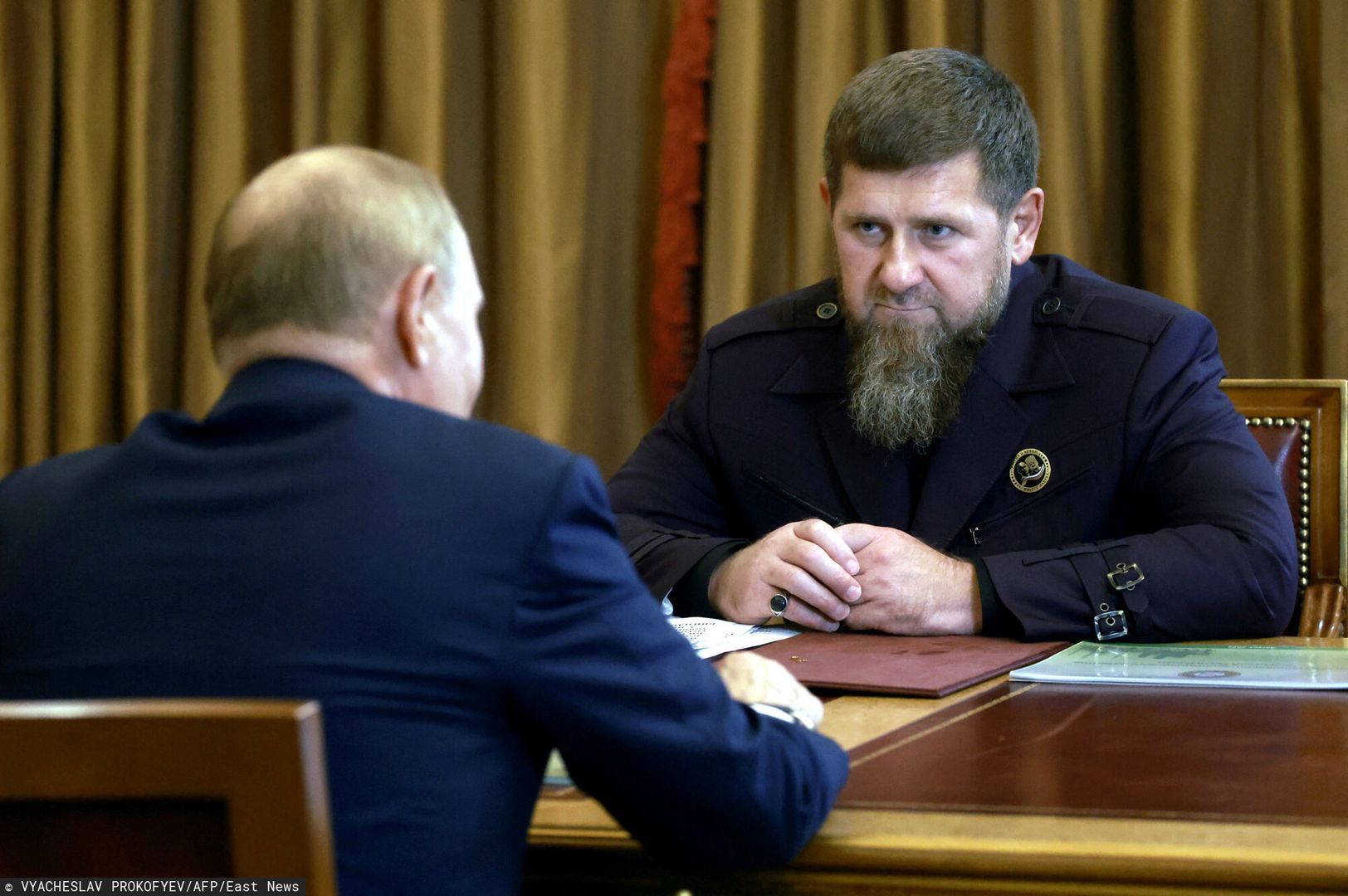 Putin z wizyt? w Czeczenii
In this pool photograph distributed by Russian state owned Sputnik agency Russia's President Vladimir Putin (L) meets with the head of the Chechen Republic Ramzan Kadyrov in Grozny, on August 20, 2024. (Photo by VYACHESLAV PROKOFYEV / POOL / AFP) / Editor's note : this image is distributed by Russian state owned agency Sputnik
VYACHESLAV PROKOFYEV