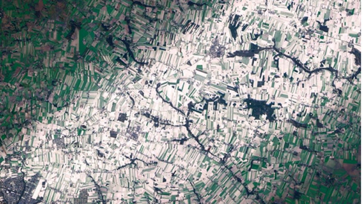 Zdjęcie satelitarne ukazuje, jak opady śniegu mogą mieć wyraźnie