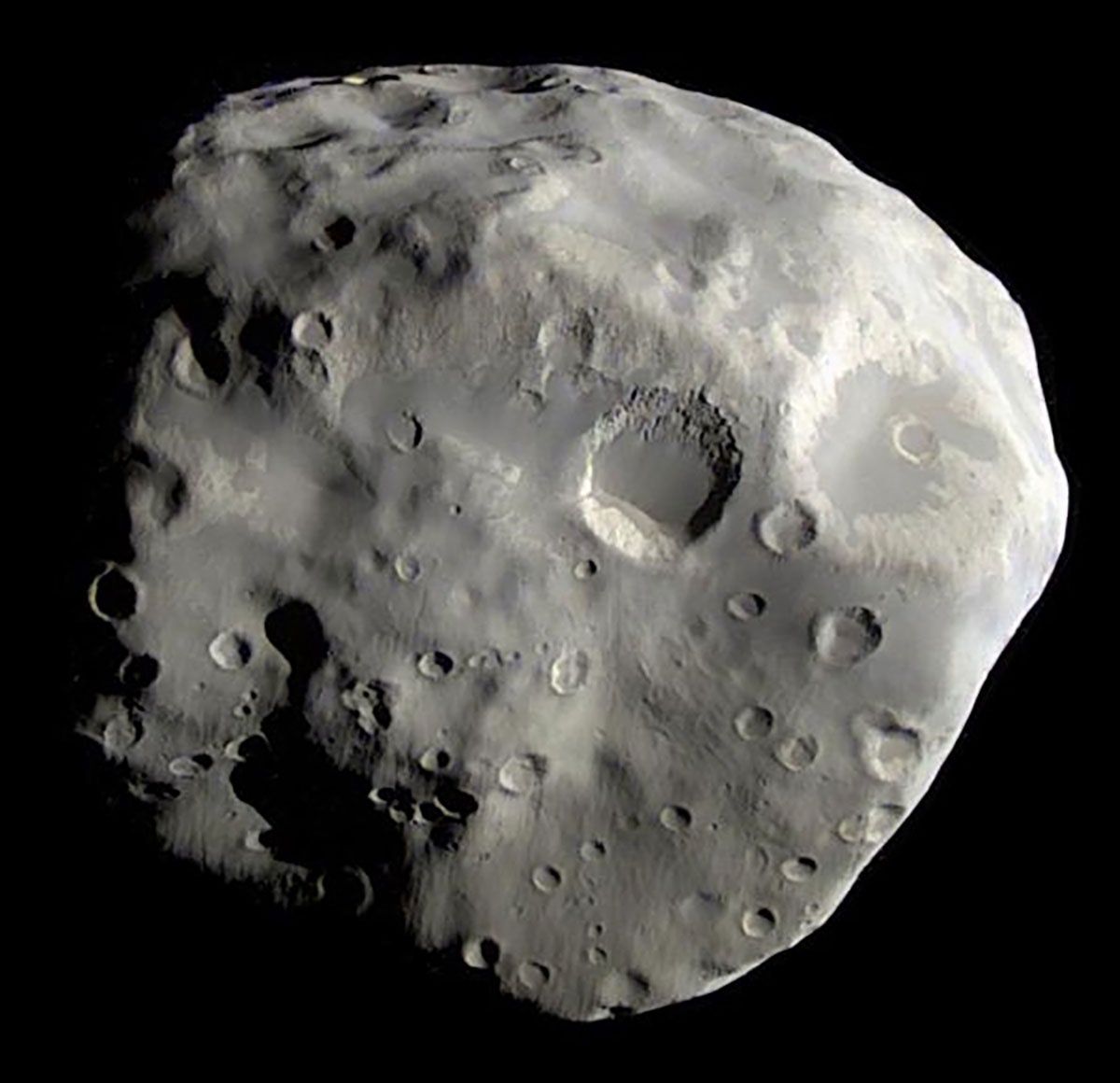 Epimeteusz – księżyc Saturna. Zdjęcia wykonane przez sondę Cassini. Źródło: NASA/JPL/Space Science Institute.