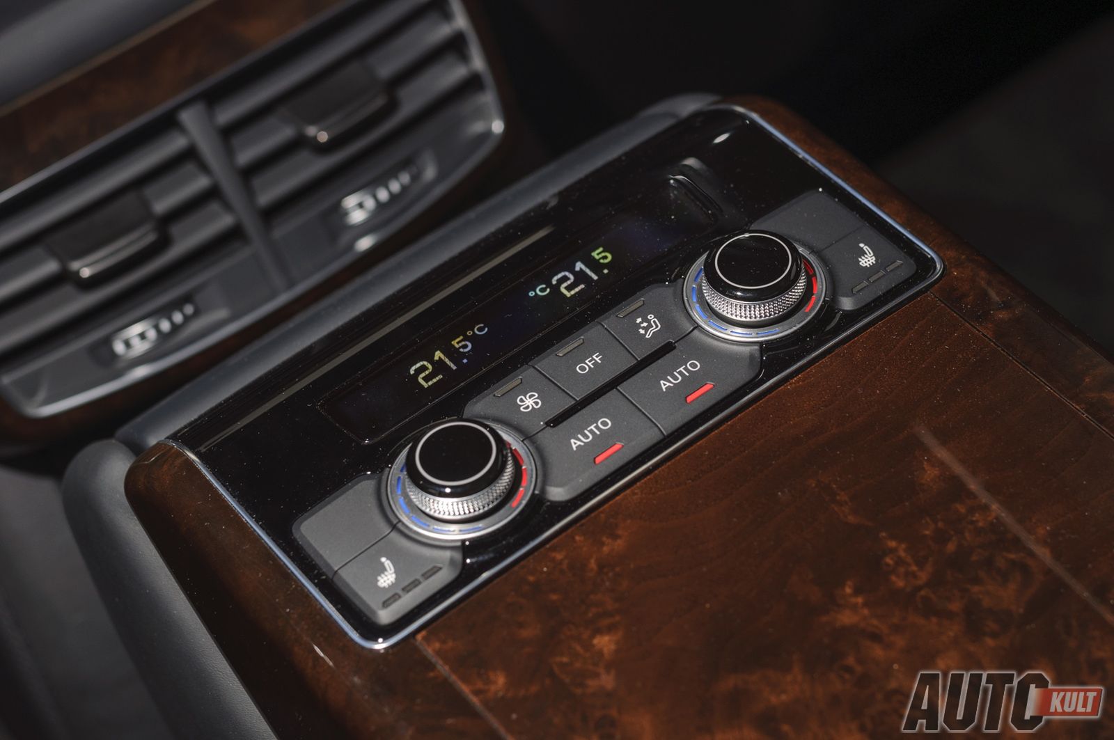 BMW 750d xDrive M-Sport kontra Audi A8 4.2 TDI quattro - test [galeria] 38