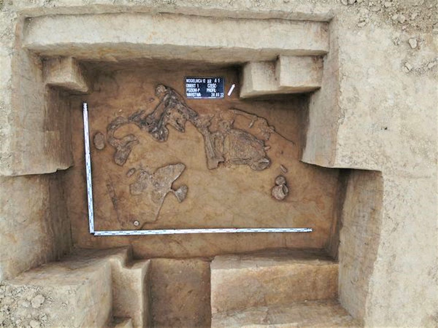 Odkrycia archeologiczne na budowie Via Carpatia. To m.in. 11 grobów