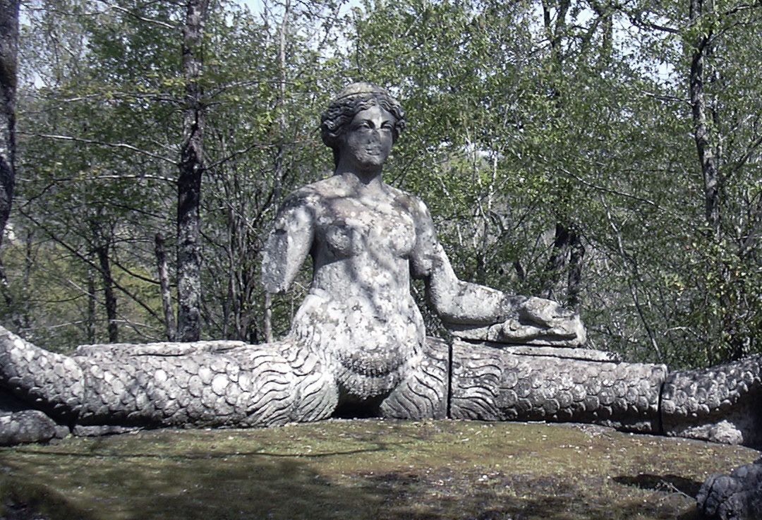Echidna - rzeźba wykonana przez Pirro Ligorio (1555), znajdująca się we włoskim Lacjum 