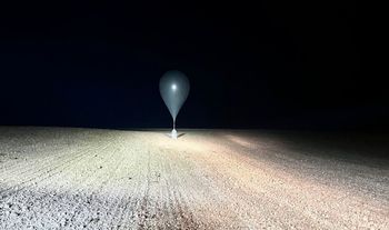 Giżycko: Przemytnicy używają balonów do transportu papierosów bez akcyzy. Policja apeluje o czujność