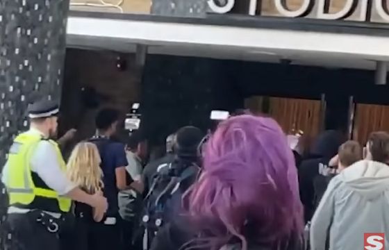 Antyszczepionkowcy próbowali wedrzeć się do dawnej siedziby BBC