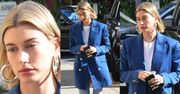 Smutna Hailey Baldwin spaceruje w marynarce za 4 tysiące