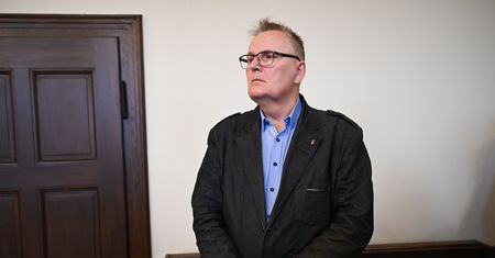 Były senator PiS skazany za znęcanie się nad psem. Sąd zmienił karę