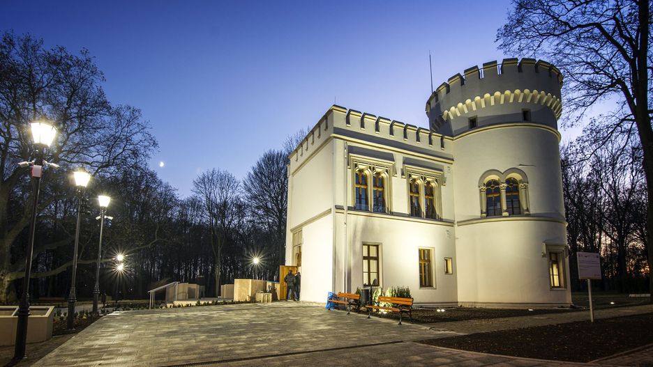 Śląsk. Ponad 1,5 roku trwała odbudowa oficyny neogotyckiego pałacu Tiele-Wincklerów w Bytomiu-Miechowicach.