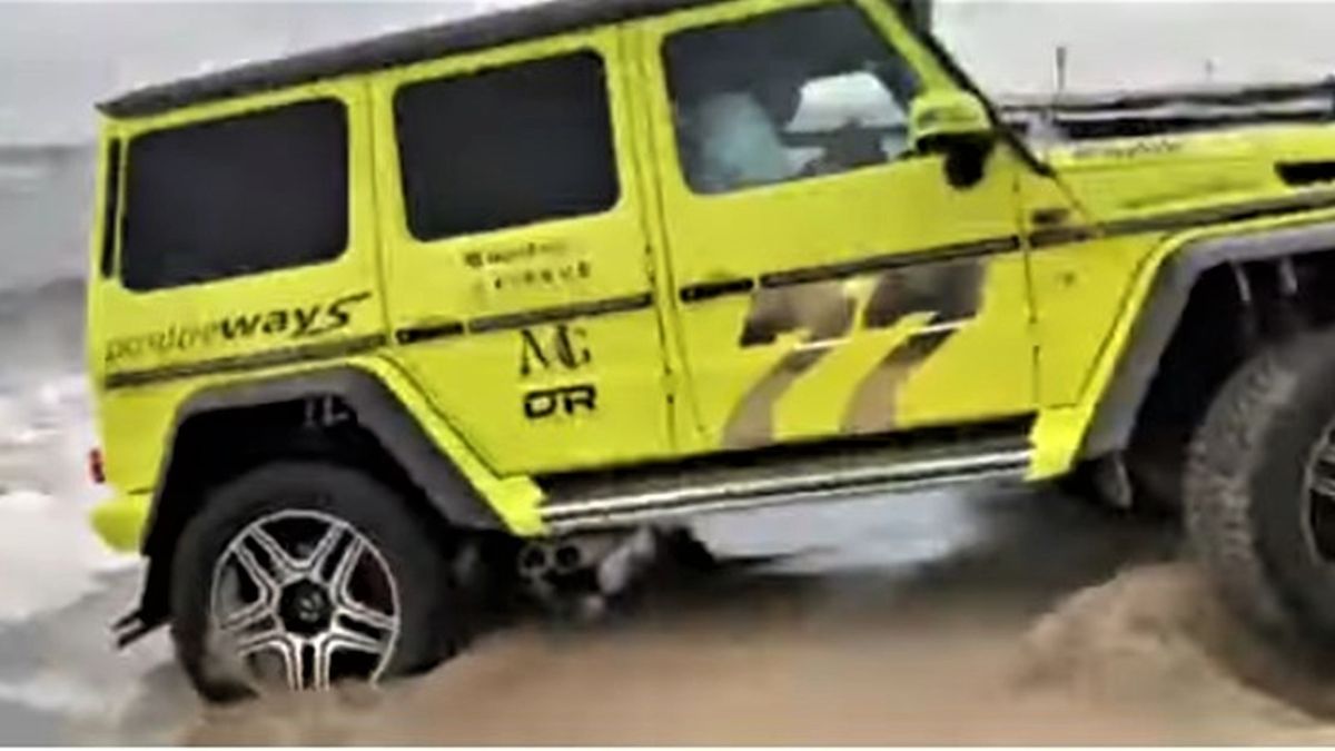  YuTuber wjechał luksusowym autem do Bałtyku i zakopał się w piasku 