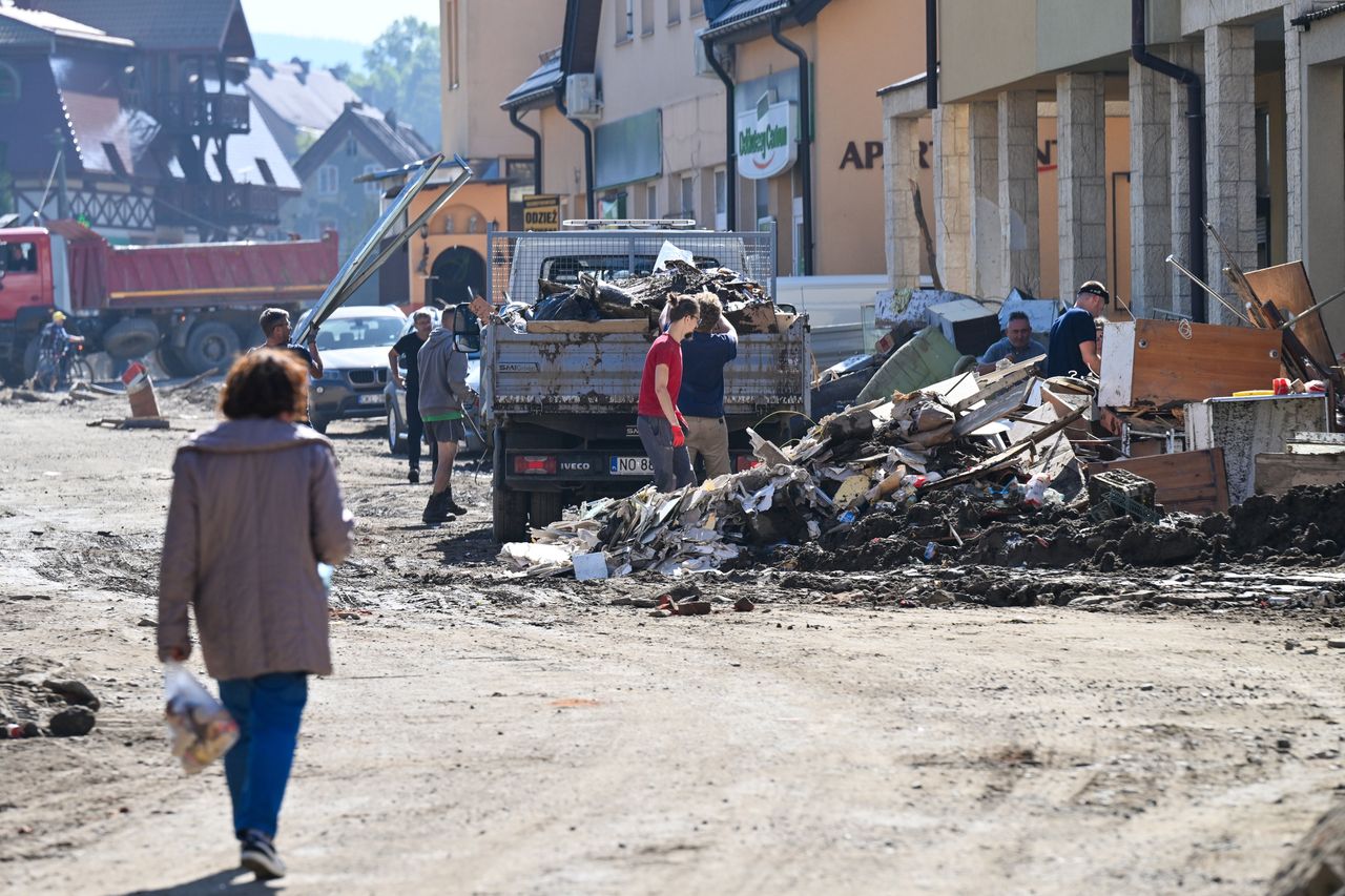 Powódź przekreśla scenariusz ożywienia? Ekonomiści są zgodni [ANALIZA]