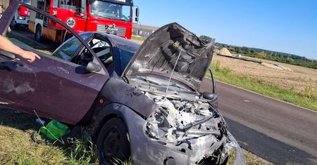 Busówno: Droga wojewódzka nr 841 zablokowana po wypadku. Zderzyły się dwa auta