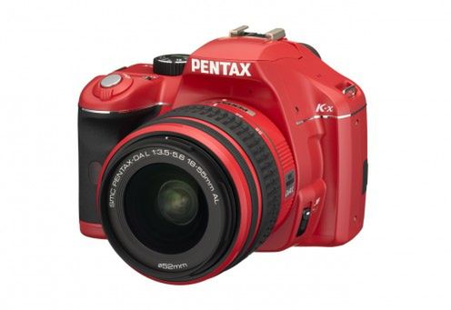 Pentax K-x - kolorowy i zasilany bateriami AA 1