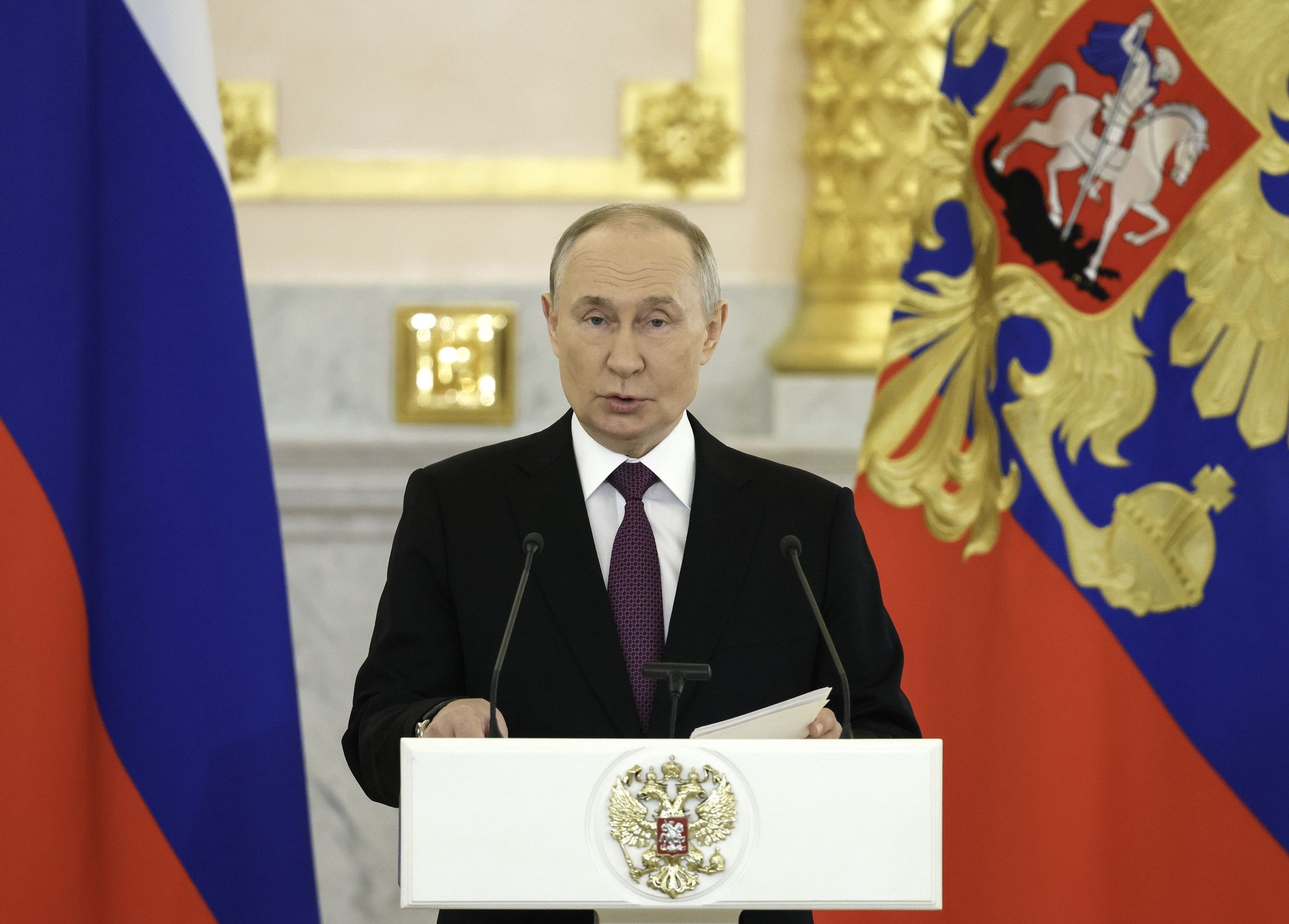 Russian President Vladimir Putin (C) speaks during a ceremonial presentation of credentials by ambassadors in Moscow, Russia, 05 November 2024. Twenty eight newly arrived ambassadors presented their credentials to the Russian President. EPA/YURI KOCHETKOV Dostawca: PAP/EPA.