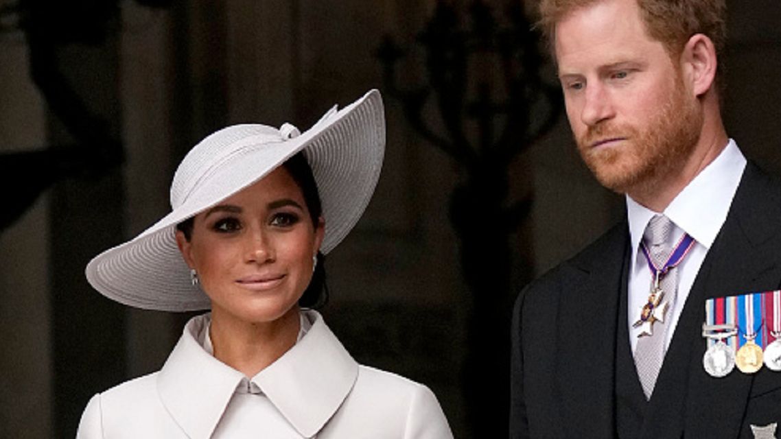 Harry I Meghan są coraz mniej popularni.