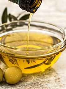 Olive oil reaches PLN 60 per litre amidst climate change concerns