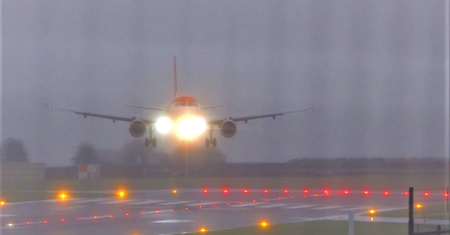 Pilot nie miał innego wyjścia. Dramatyczne lądowanie w Bristolu