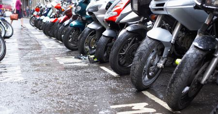 Nadajnik GPS do kontroli prędkości w każdym motocyklu. Brytyjska policja zaskoczyła pomysłem