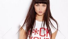 Protesty i poparcie dla House za koszulkę z „F*ck your xmas”