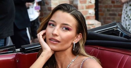 Julia Wieniawa prezentuje nowy wystrój sypialni i garderoby: meble w stylu vintage, toaletka NA ZAMÓWIENIE i "domowe kino" (ZDJĘCIA)