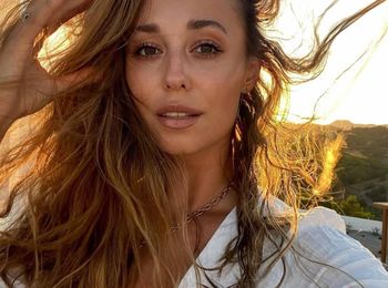 Krzan wypoczywa w pięknym miejscu. Wskoczyła w energetyczne bikini