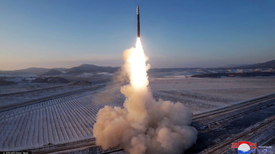 Pr�bne wystrzelenie mi?dzykontynentalnego pocisku balistycznego Hwasongpho-18
This undated picture released by North Korea's official Korean Central News Agency (KCNA) on December 19, 2023 shows the test launch of a Hwasongpho-18 intercontinental ballistic missile (ICBM) at an undisclosed location in North Korea. North Korean leader Kim Jong Un personally oversaw this week's test launch of the country's most powerful solid-fuel intercontinental ballistic missile, which has the potential to reach the United States, state media said December 19. (Photo by KCNA VIA KNS / AFP) / - South Korea OUT / ---EDITORS NOTE--- RESTRICTED TO EDITORIAL USE - MANDATORY CREDIT "AFP PHOTO/KCNA VIA KNS" - NO MARKETING NO ADVERTISING CAMPAIGNS - DISTRIBUTED AS A SERVICE TO CLIENTS
THIS PICTURE WAS MADE AVAILABLE BY A THIRD PARTY. AFP CAN NOT INDEPENDENTLY VERIFY THE AUTHENTICITY, LOCATION, DATE AND CONTENT OF THIS IMAGE. /
STR