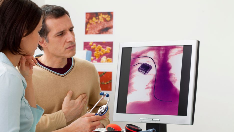 CARDIOLOGIE CONSULTATION HOMME
Figurants.
Sur l'écran, radiographie de pacemaker.
B. BOISSONNET / BSIP
40-50 ans, adulte, appareil cardio-vasculaire, cabinet, cabinet médical, cardiologie, coeur, consultation, écran, européen, examen, examen médical, généraliste, homme, humain, imagerie médicale, imagerie scientifique, implant, implant artificiel, mâle, masculin, médecin, médecine, pacemaker, patient, personne, personnel médical, professionnel de santé, radiographie, résultat, stimulateur, thorax, consultation, examination, medical examination, result, cardio-vascular system, heart, thorax, male, office, screen, patient, 40-50 years, human, person, adult, european, man, scientific imagery, medical imagery, radiography, implant, artificial implant, stimulator, pacemaker, medicine, cardiology, health professional, medical personnel, doctor, medical surgery, general practitioner