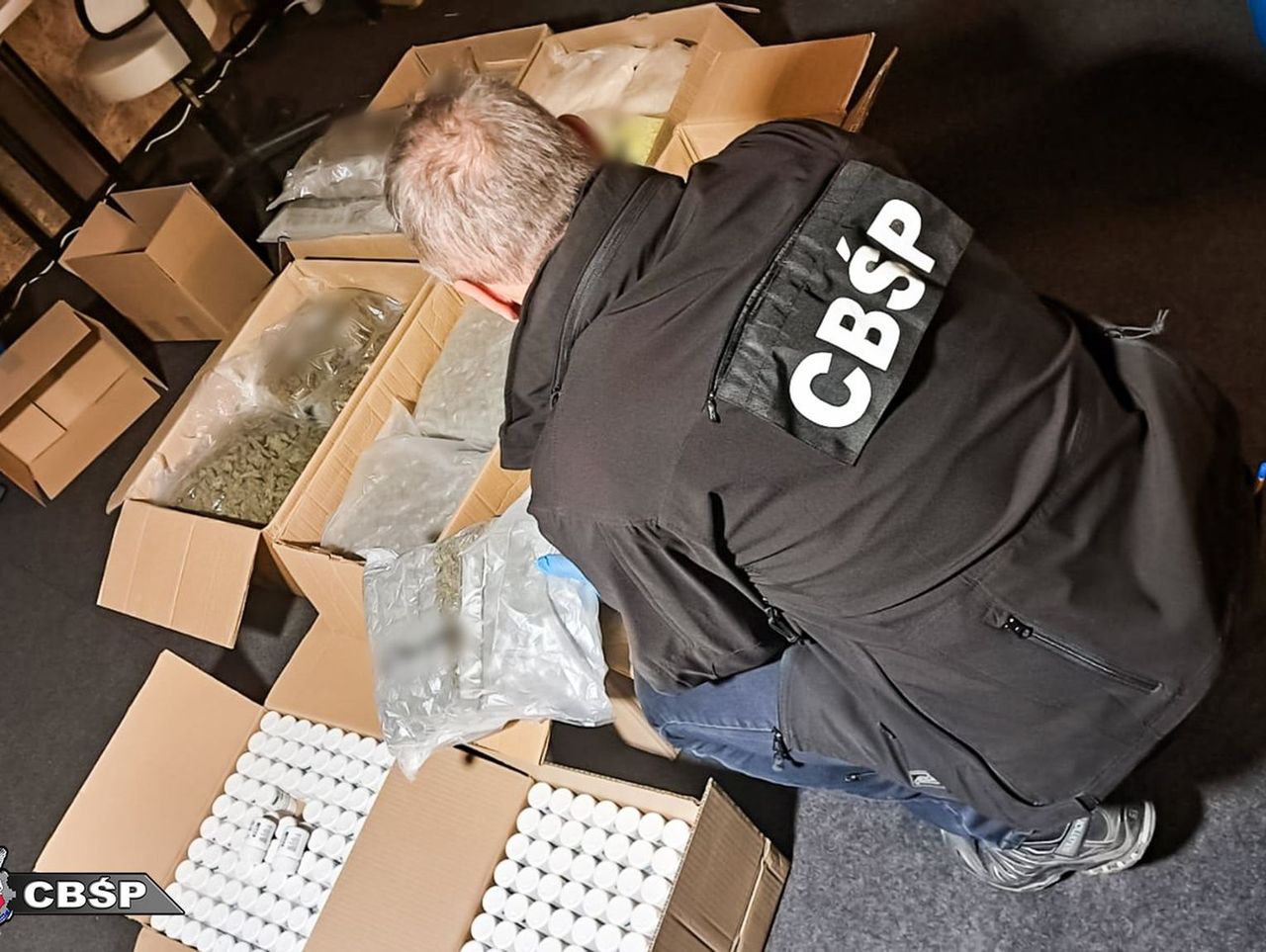 CBŚP rozbiło zorganizowany gang dilerów. Sprzedali 250 kg narkotyków