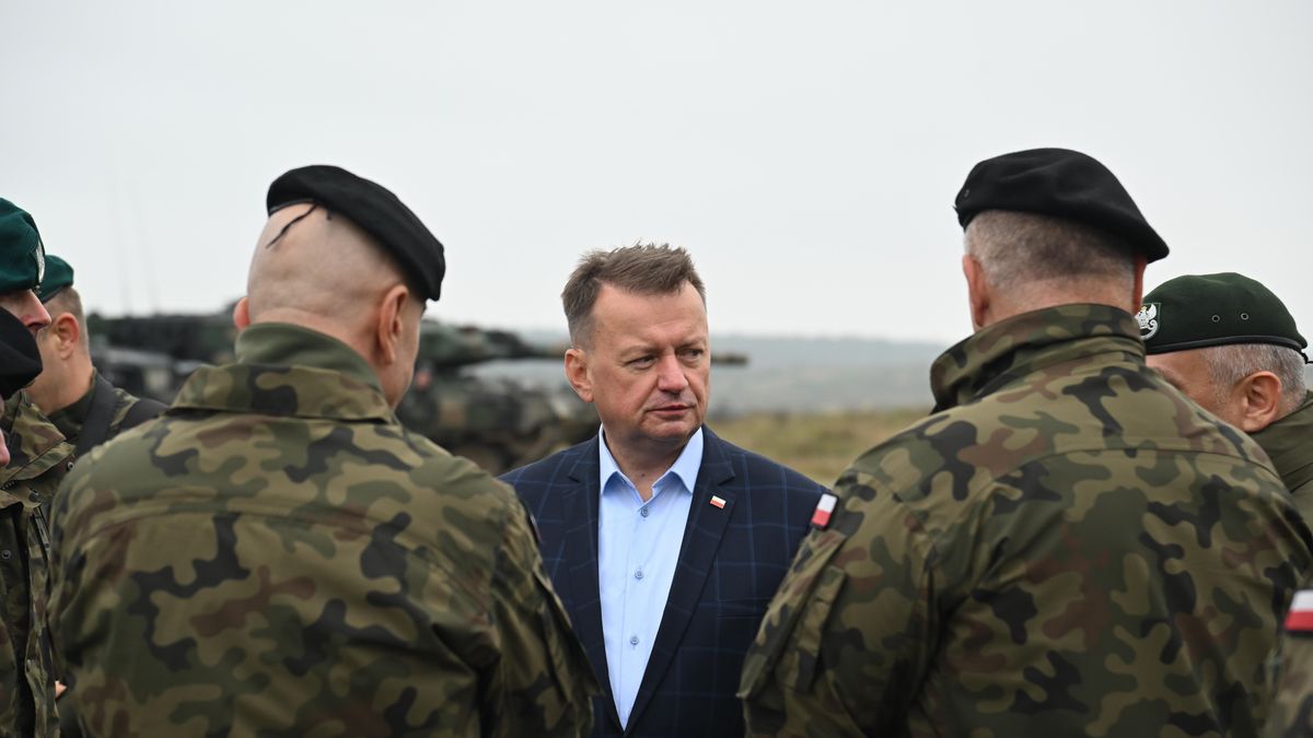 Mariusz B�aszczak
Poligon Drawski, 06.10.2023. Minister obrony narodowej Mariusz B�aszczak (C) podczas wypowiedzi dla medi�w po prezentacji kompleksowego systemu laserowej symulacji pola walki w Centrum Szkolenia Bojowego na poligonie w Drawsku, 6 bm. (mb/ibor) PAP/Marcin Bielecki
Marcin Bielecki
Mariusz B�aszczak, militarne, militarnych, obrona, pojazd opancerzony, Pojazd wojskowy, poligon, polityk, polityka, polityka bezpiecze�stwa, polityka obronna, polityki bezpiecze�stwa, polityki obronnej, prezentacja, si� zbrojnych, si�y zbrojne, s�u�b, s�u�by, system symulacji pola walki, szkolenie bojowe, trening bojowy, treningu bojowego, wizyta krajowa, Wojska Polskiego, wojsko, wojskowe, �o�nierze