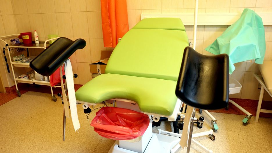 East News archiwum4fot. Piotr Hukalo/East News  Gdynia, 30.09.2016 n/z odzial polozniczy szpitala, fotel ginekologicznyPiotr Hukalo