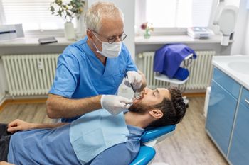 Nie lekceważ bólu zęba. "Guz przeżarł mu kości twarzy"