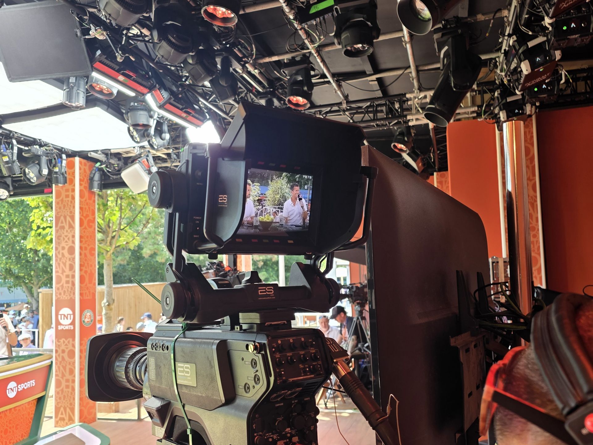 Studio WBD na Roland Garros