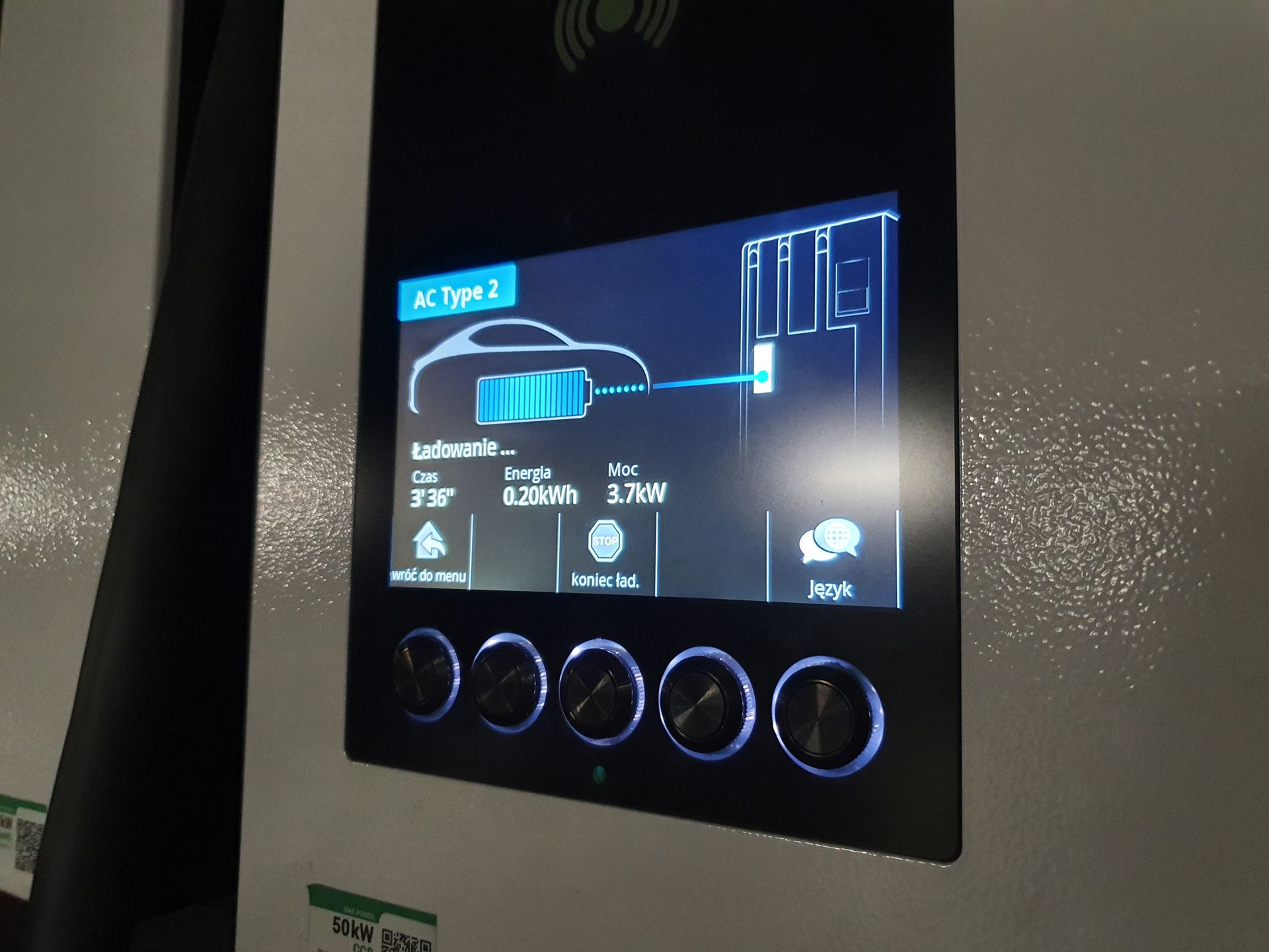 Niektóre hybrydy plug-in pobierają maksymalnie 3 kW