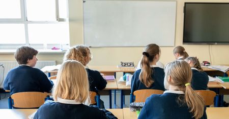 Nauczyciel pokazywał dzieciom porno? Mężczyzna nie przyznaje się do winy