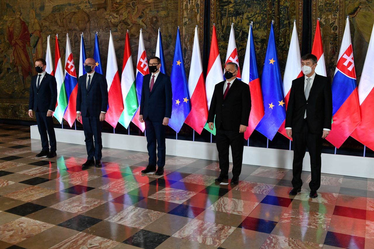 Kraków. Grupa Wyszehradzka świętuje 30. rocznicę powstania. Węgry oddają zbroję