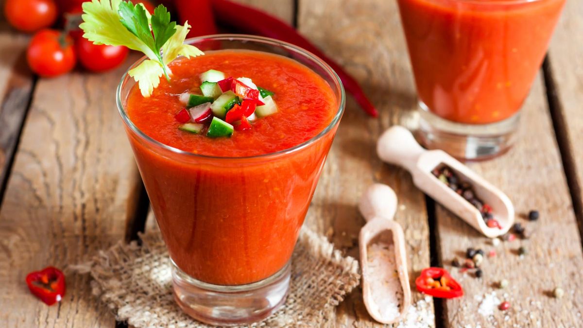 Gazpacho to zupa podawana na zimno.