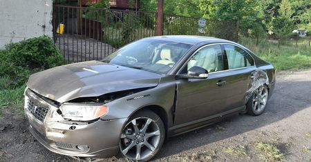 Wjechał w starą gorzelnię. Przed policją chciał schować się w polu