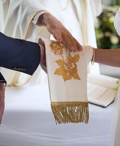 Ile dać do koperty za ślub? Usłyszała od księdza o "innej opłacie"