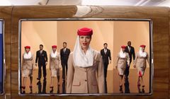 Linie Emirates z taneczną kampanią „Fly Better”