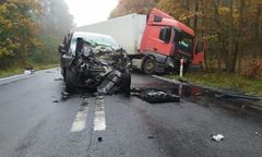Tragedia na drodze. Jedna osoba nie żyje, dwie w ciężkim stanie