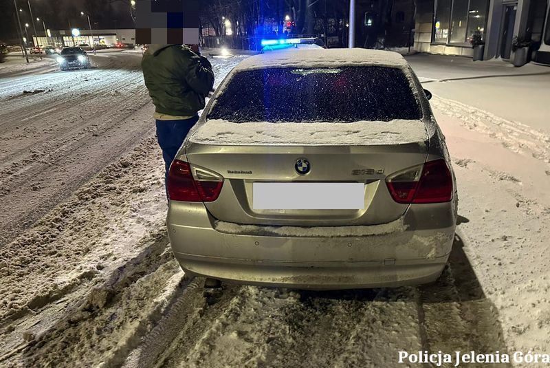 6 tysięcy mandatu i 24 punty karne. Tak kierowca zawodowy bawił się na śniegu