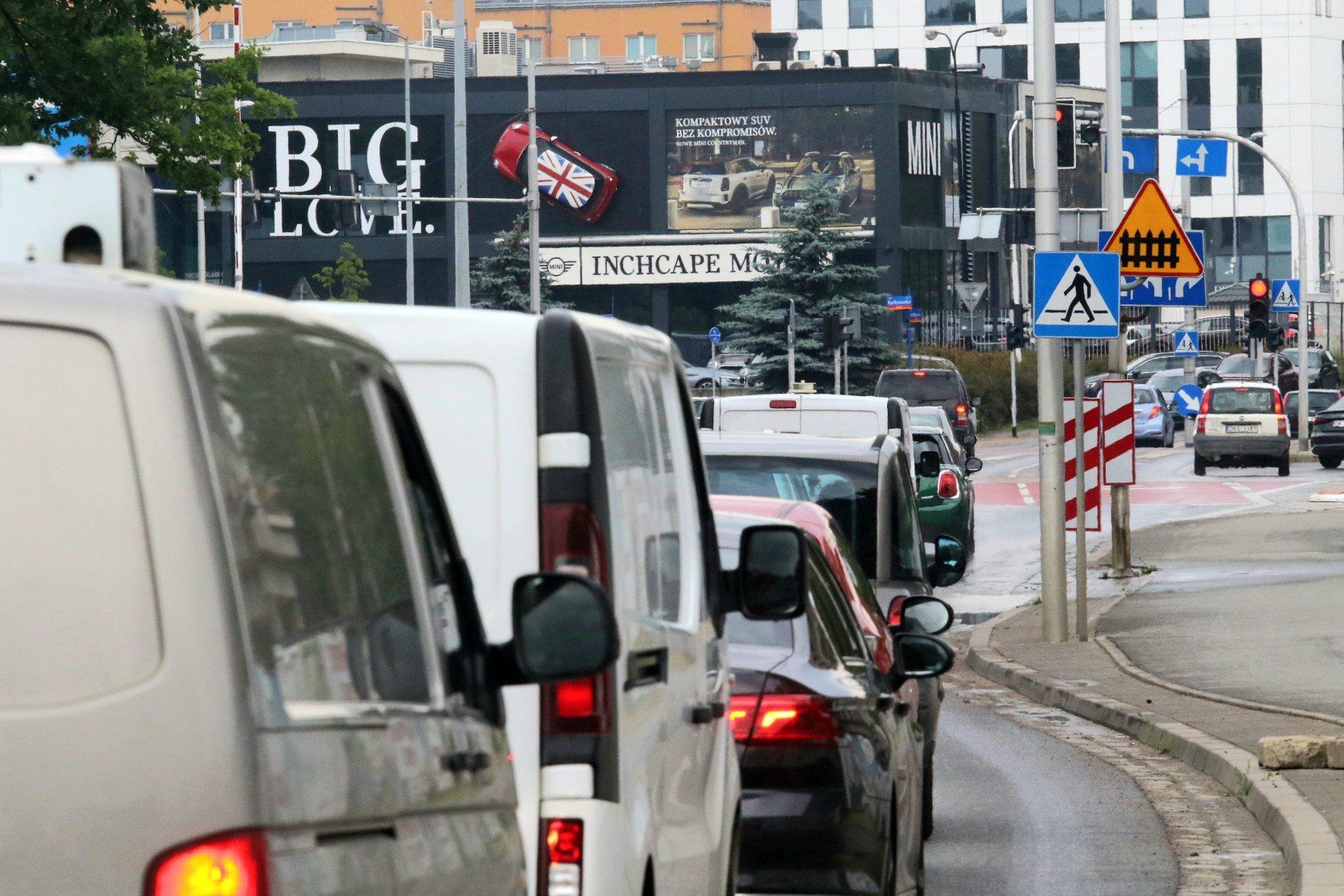 Ulica Zwycięska na Partynicach jest najbardziej zakorkowaną drogą we Wrocławiu.